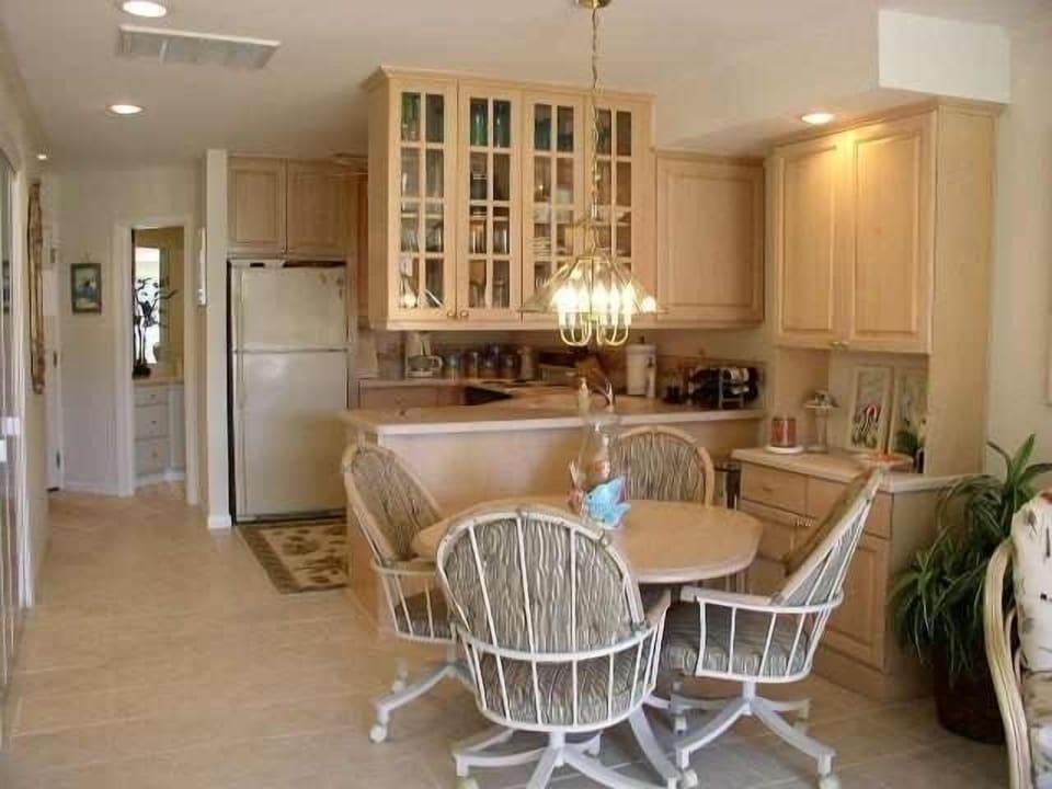 Kitchen & Dining Area