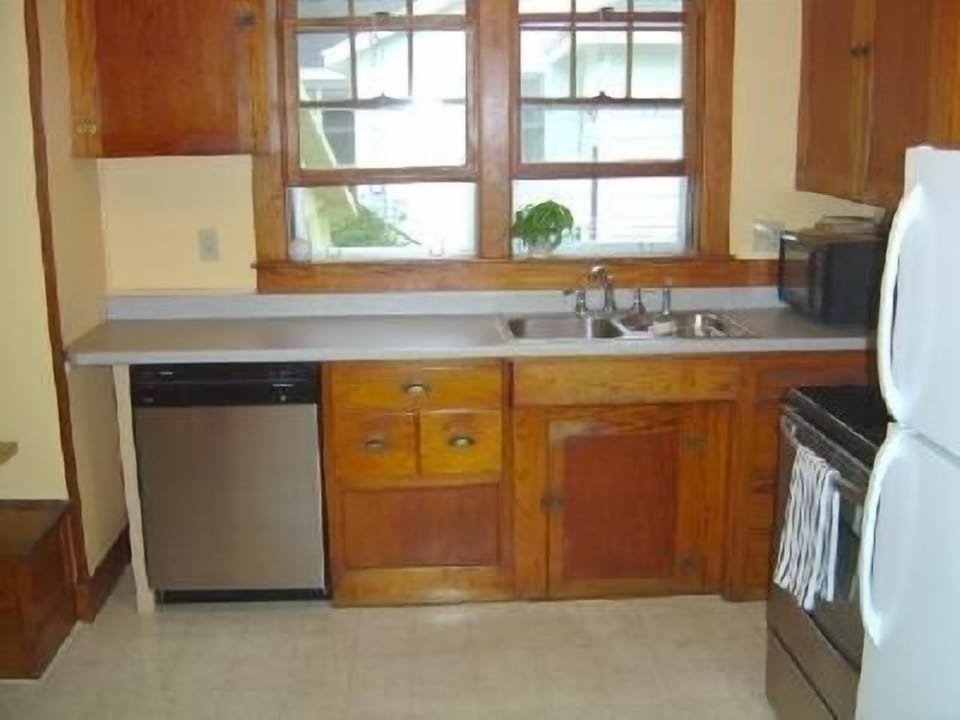 Large food prep area, new appliances, garbage disposal inside, gas grill outside