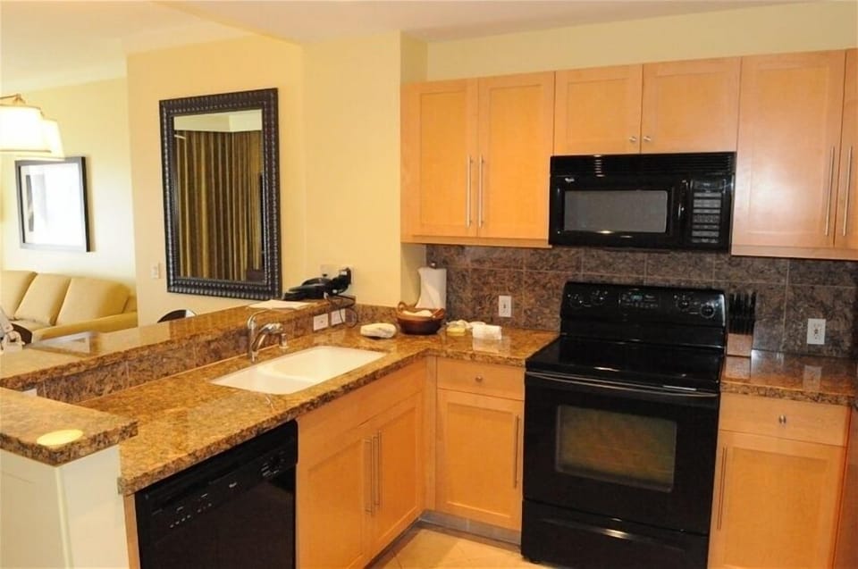 One Bedroom Side Full Kitchen