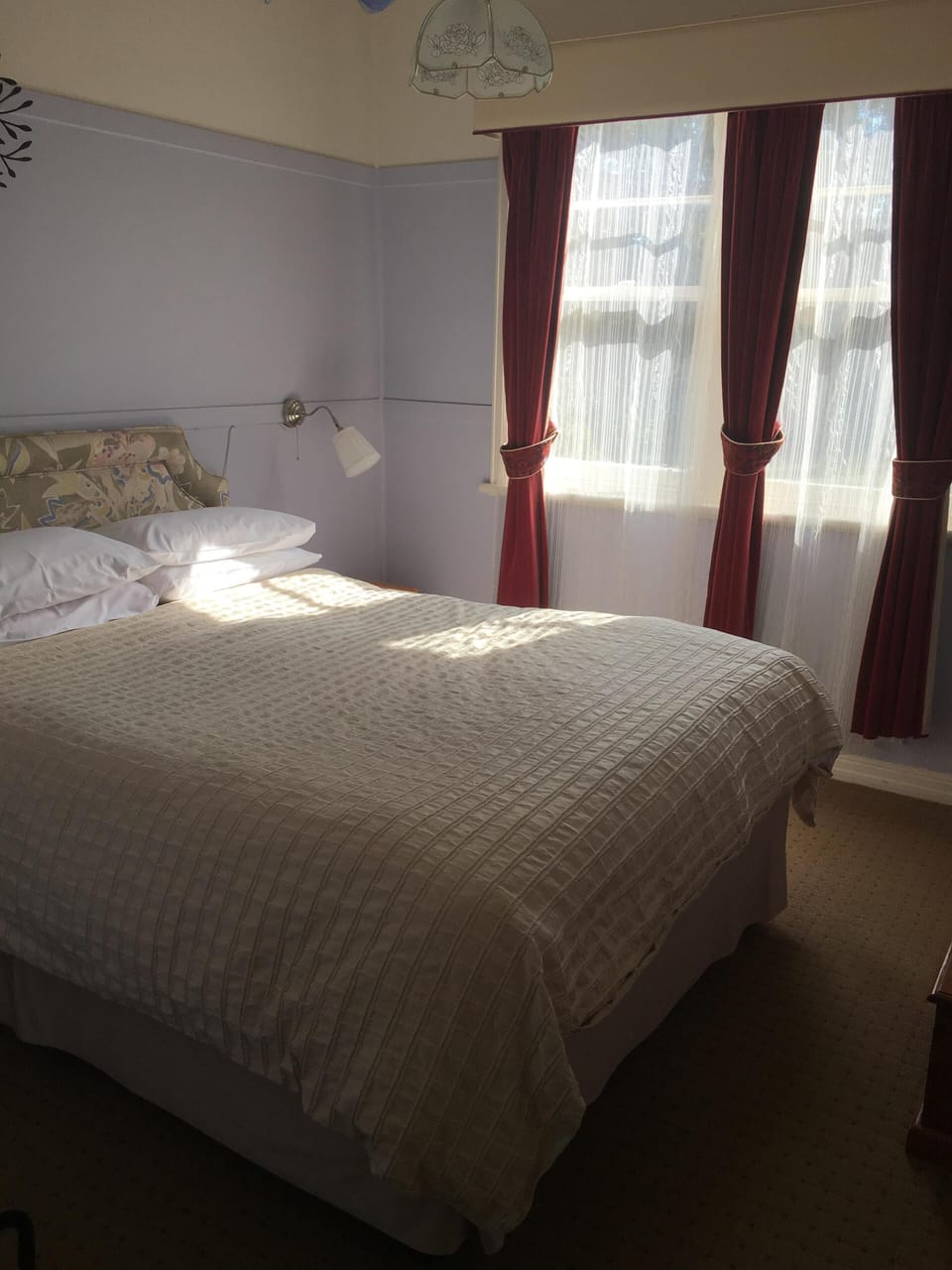 Queen bed fam  suite
