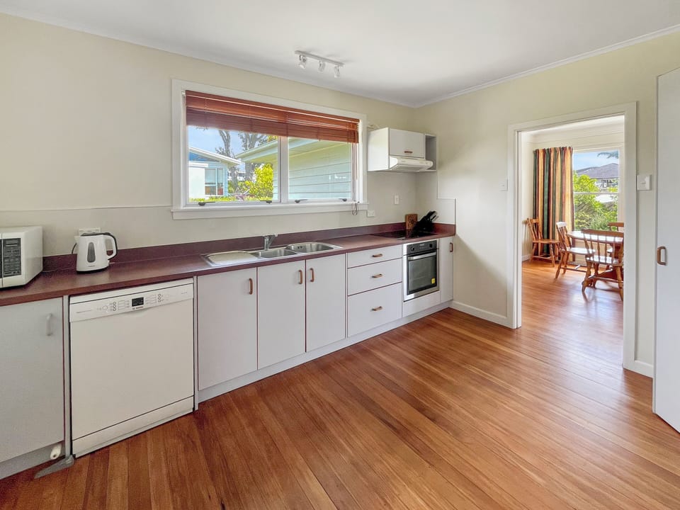 Full kitchen