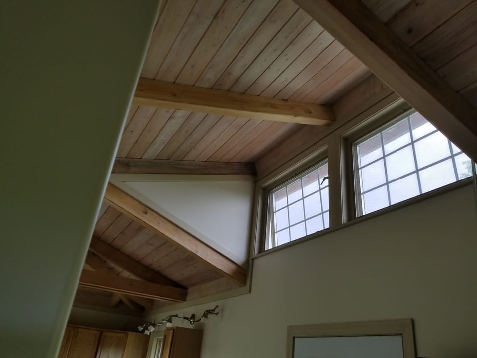 vaulted windows let's a nice breeze in