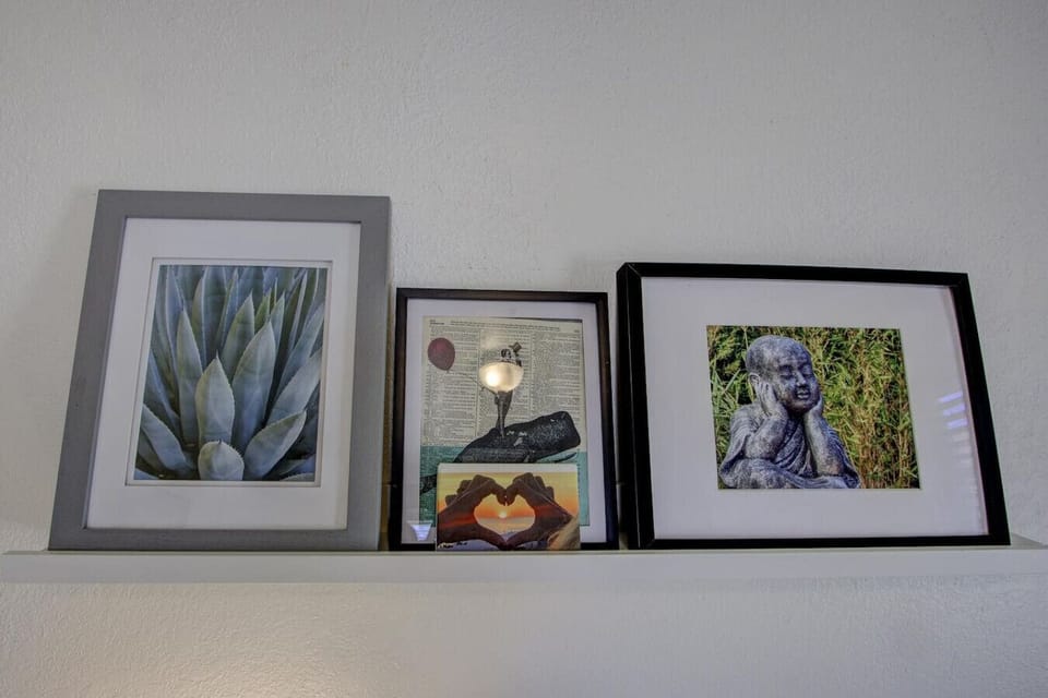 From wall art to warm tones—every detail feels just right.