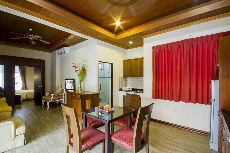 10  BR Pratamnak villa with pool