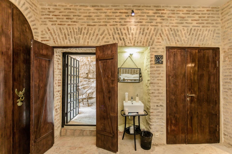 Castle in Old Town, Levant Room