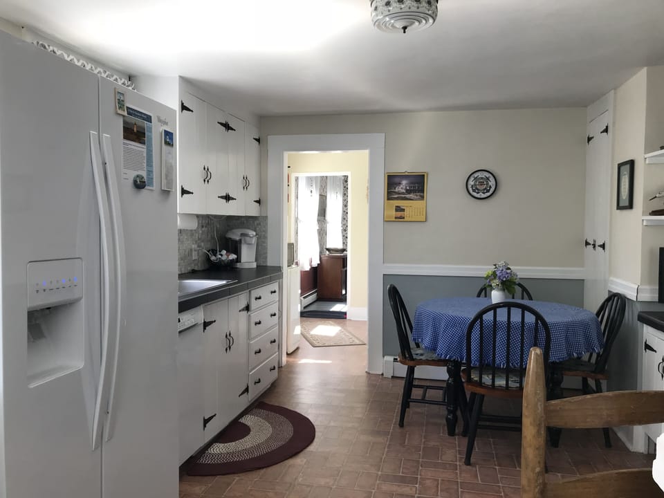 kitchen w/washer,dryer,pantry