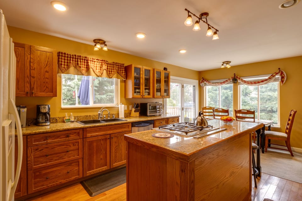 Kitchen | Cooking Basics | Coffee Maker | Toaster | Main Level: 5 Steps Required