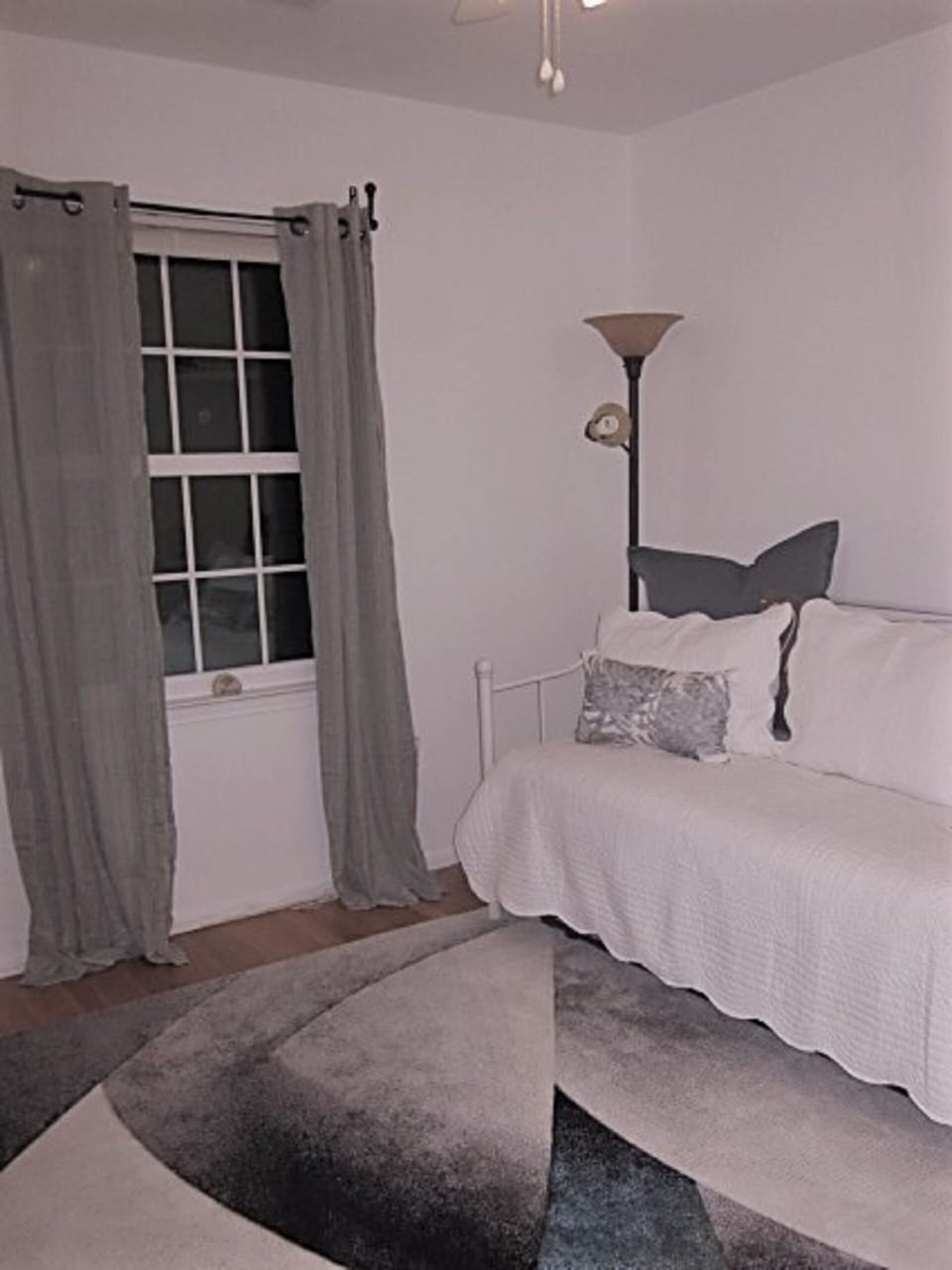 Small Bedroom(1)