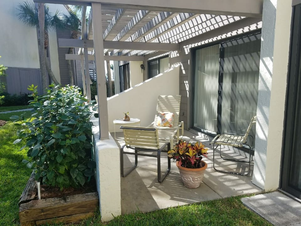 7-102 Patio