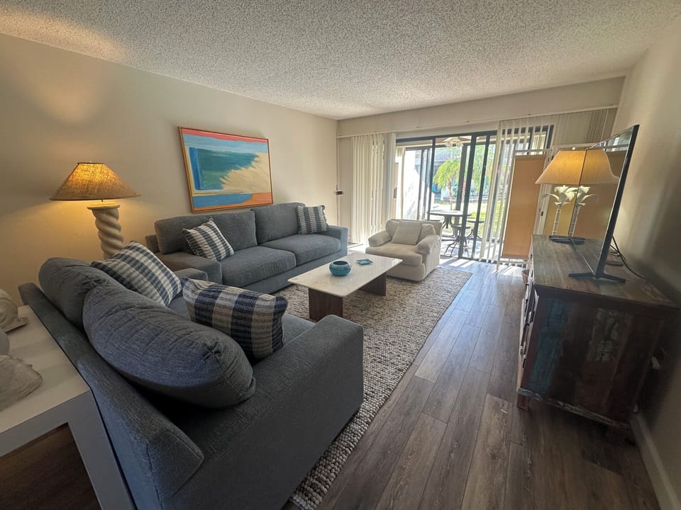 7-102 Living Room