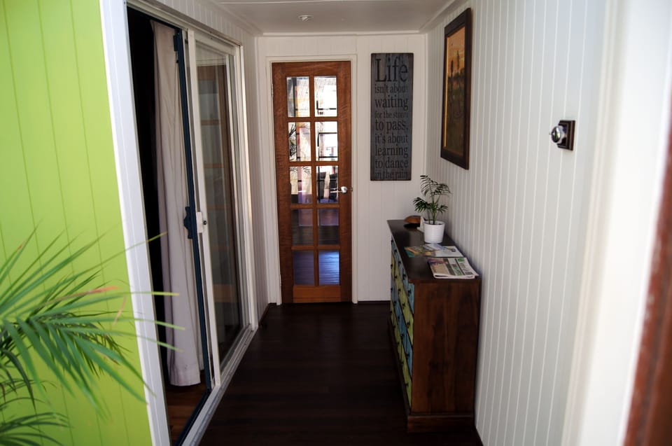 Hall separating Main House and Couples Retreat