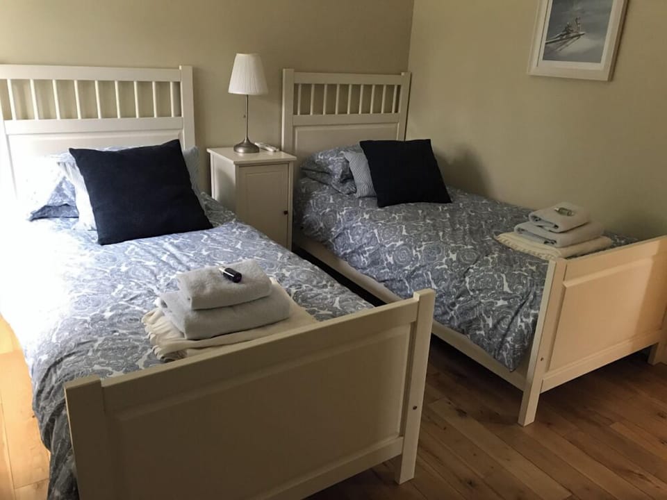 Twin bedroom