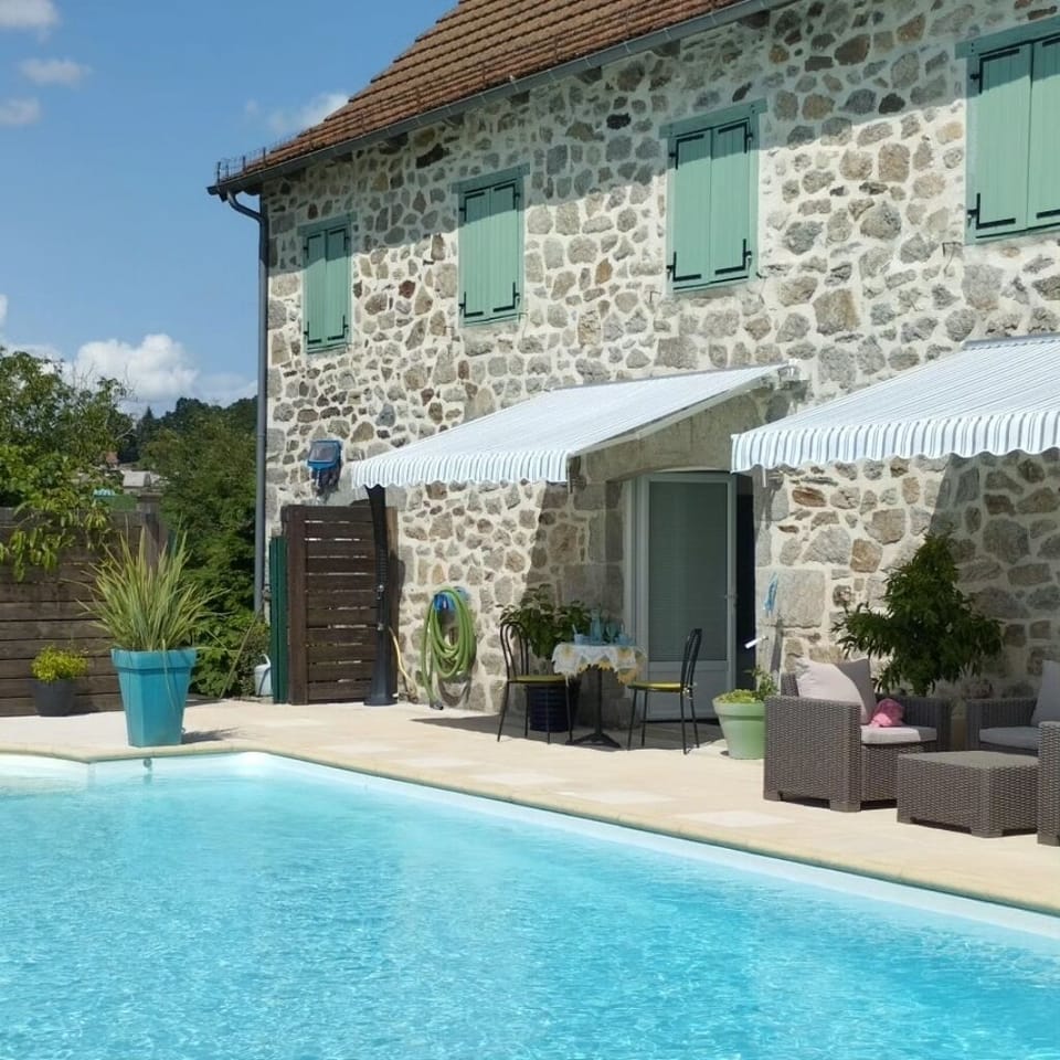 shaded areas to escape the hot summer sun plus plenty of parasols & loungers.