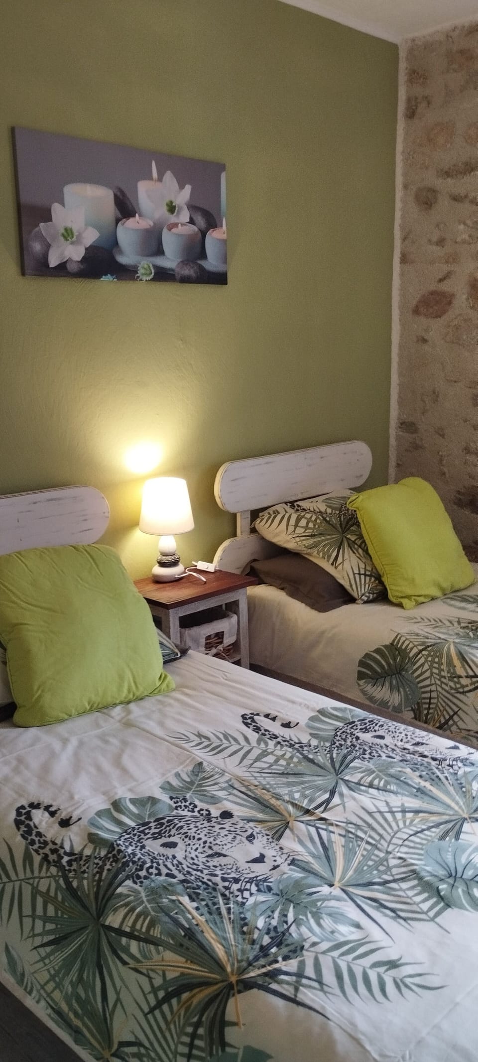 Twin bedroom single beds plus separate shower room