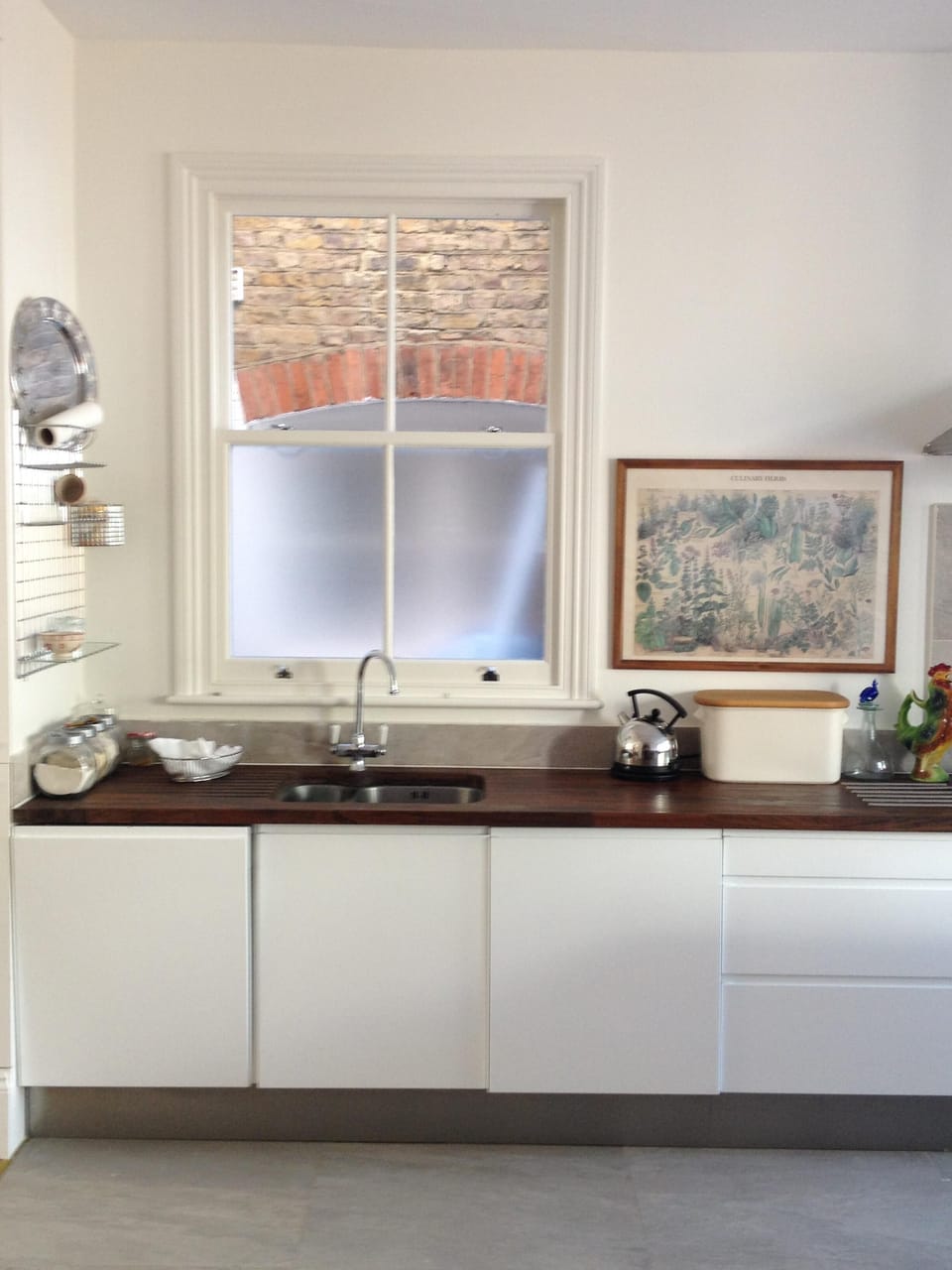 Bright, contemporary kitchen