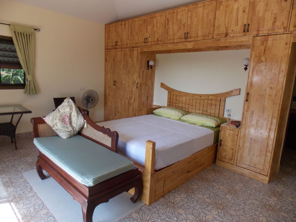 Bedroom 2 - A/C and ceiling fan, leading to en suite dressing room and wet room.