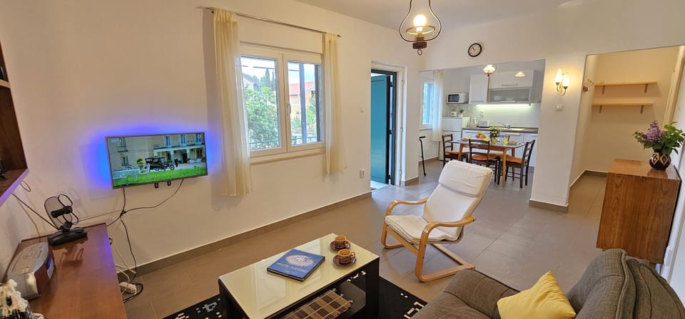 Open plan living room with dining room and kitchen