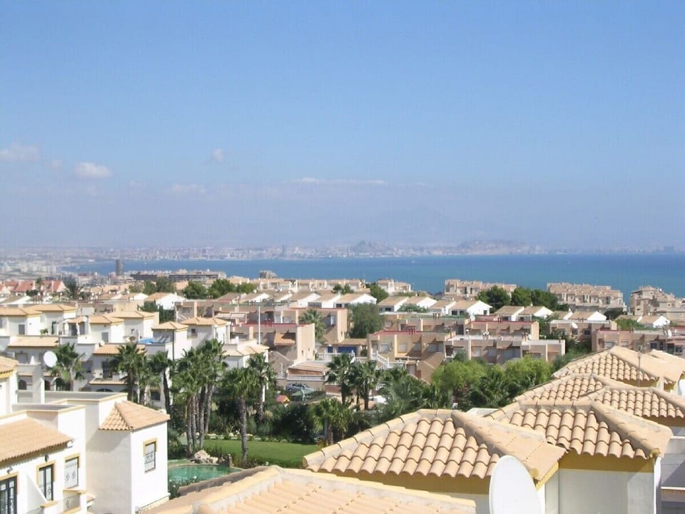 Views of Alicante and your pool only 100yards