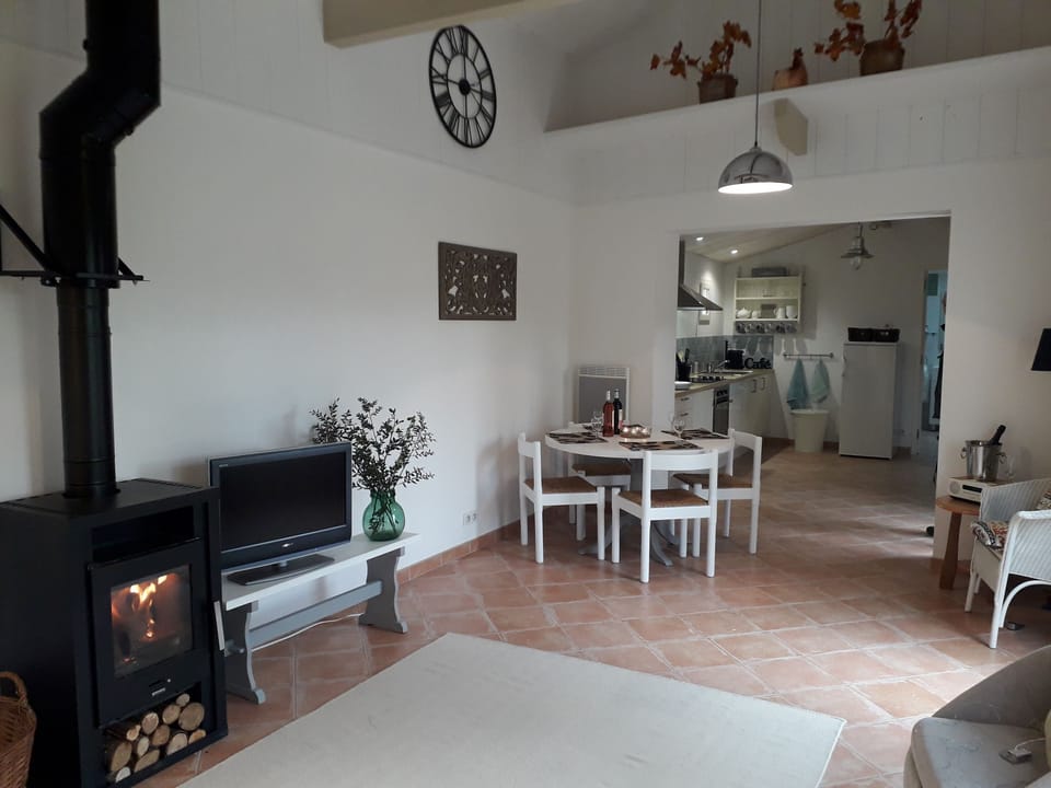 Living, dining & kitchen 