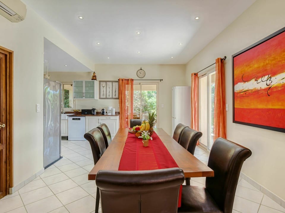 Room, Property, Interior Design, Real Estate, Furniture, Building, Ceiling, Table, Dining Room, House