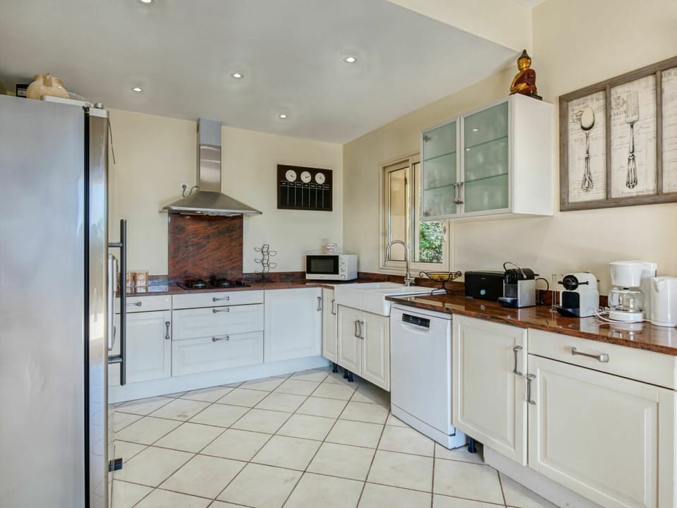 Cabinetry, Countertop, Property, Building, Kitchen Appliance, Kitchen Stove, Kitchen, Drawer, Wood, Interior Design