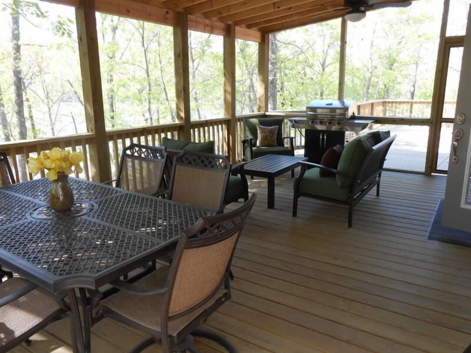 Screened in porch with commercial gas grill