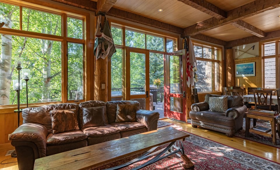Living area to back balcony patio.