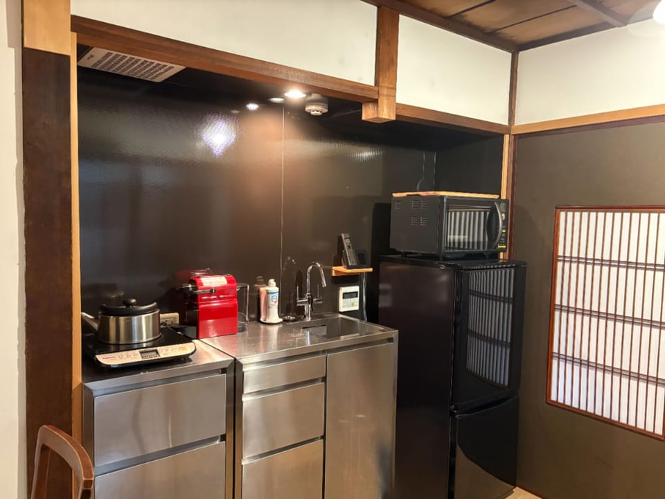 Kitchen with an IH cooktop