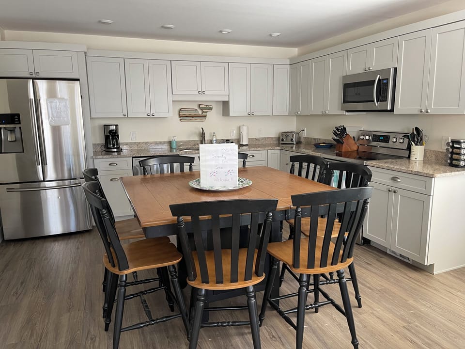 Dining Room & Kitchen