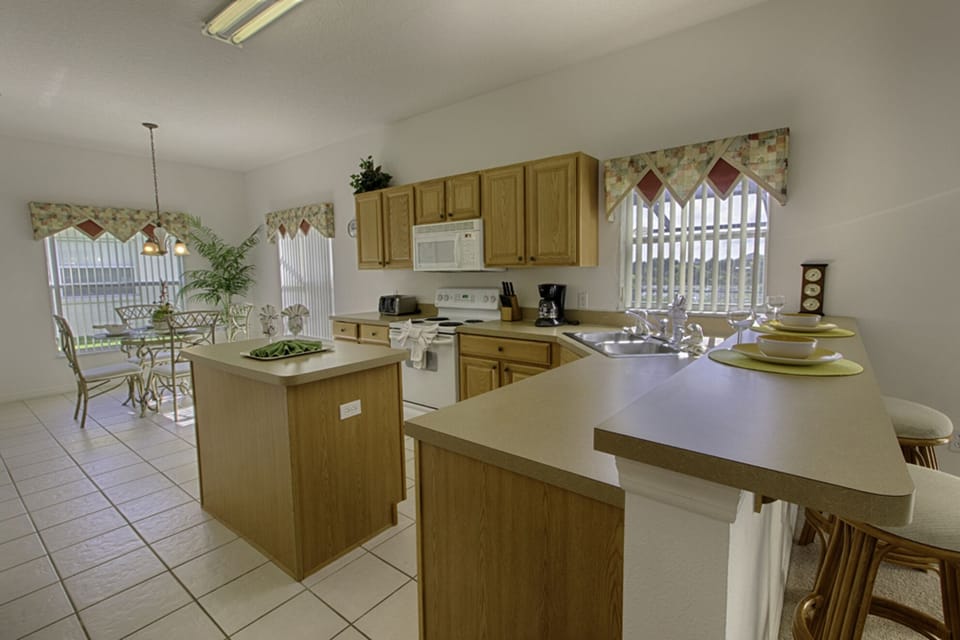 Fully Fitted Kitchen