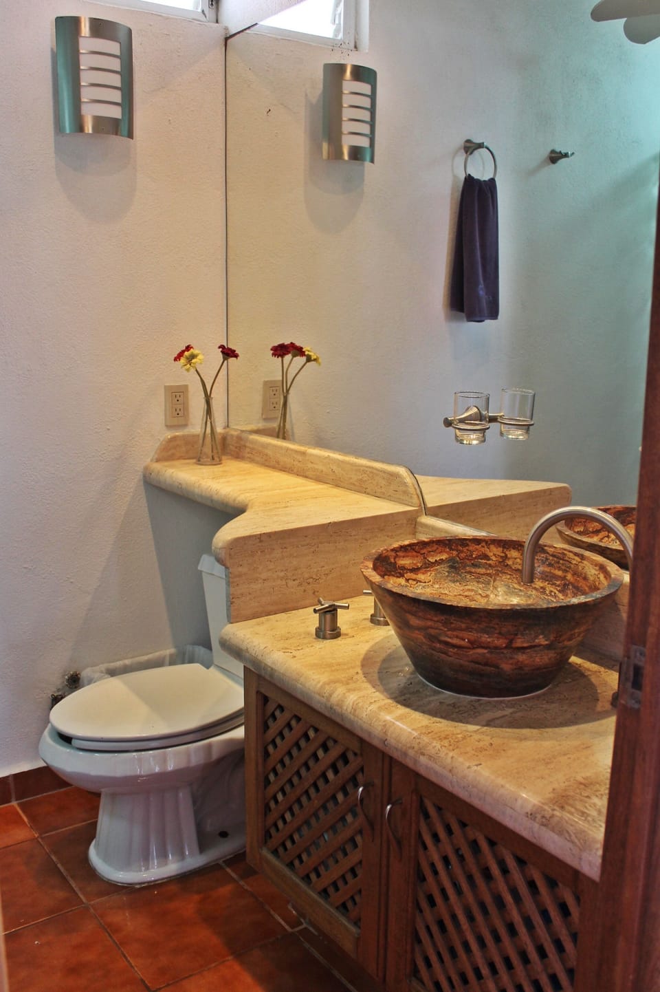 Master Bath w/all new towels.