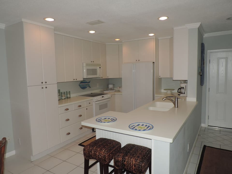 Open kitchen with breakfast bar