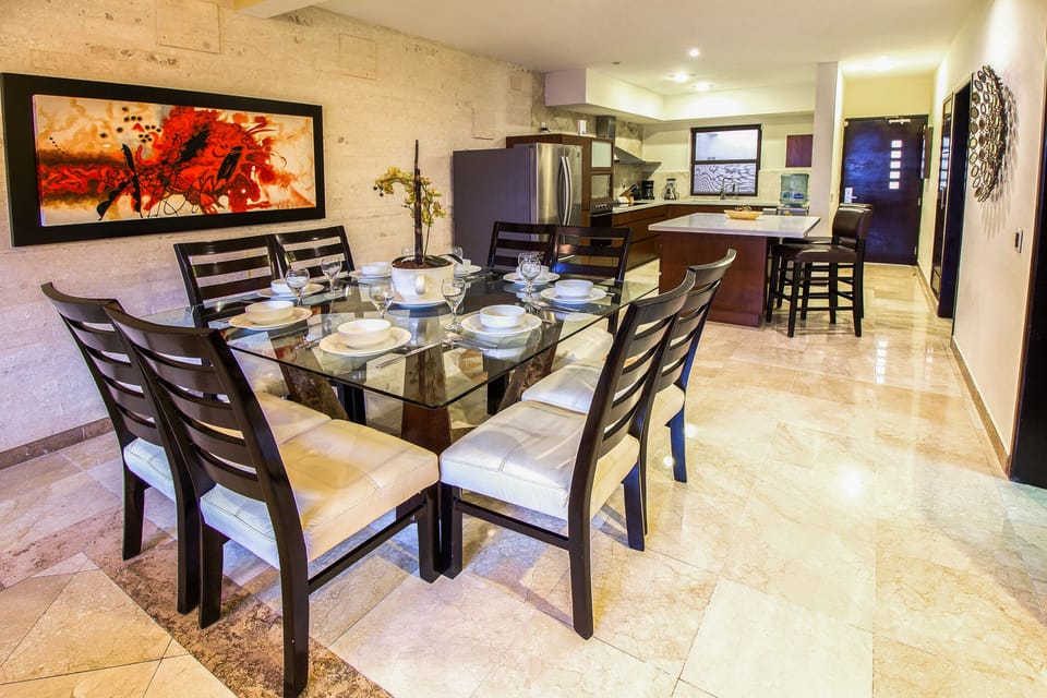 Spacious kitchen and dining area