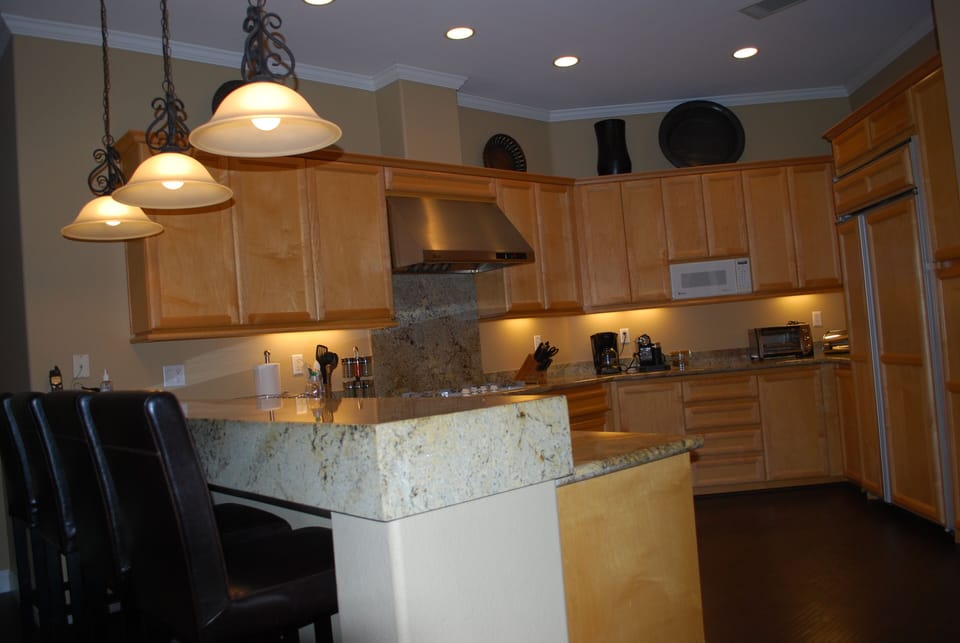 Kitchen and Kitchen bar