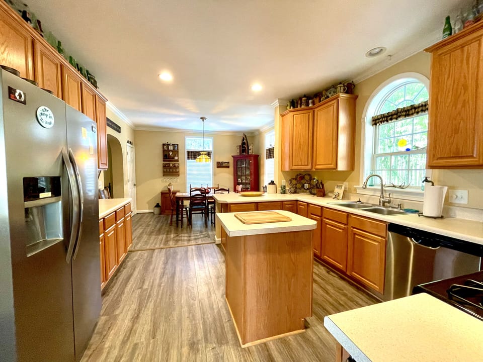 Updated appliances & New Floors