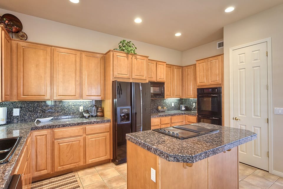 Large Kitchen with plenty of space