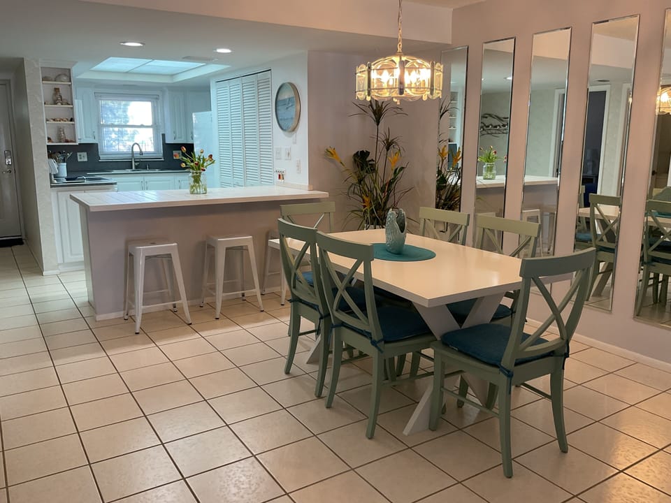 Seating for 6