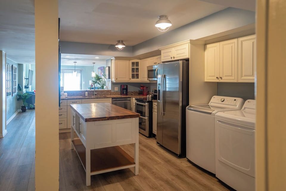 Kitchen area with full size washer and dryer