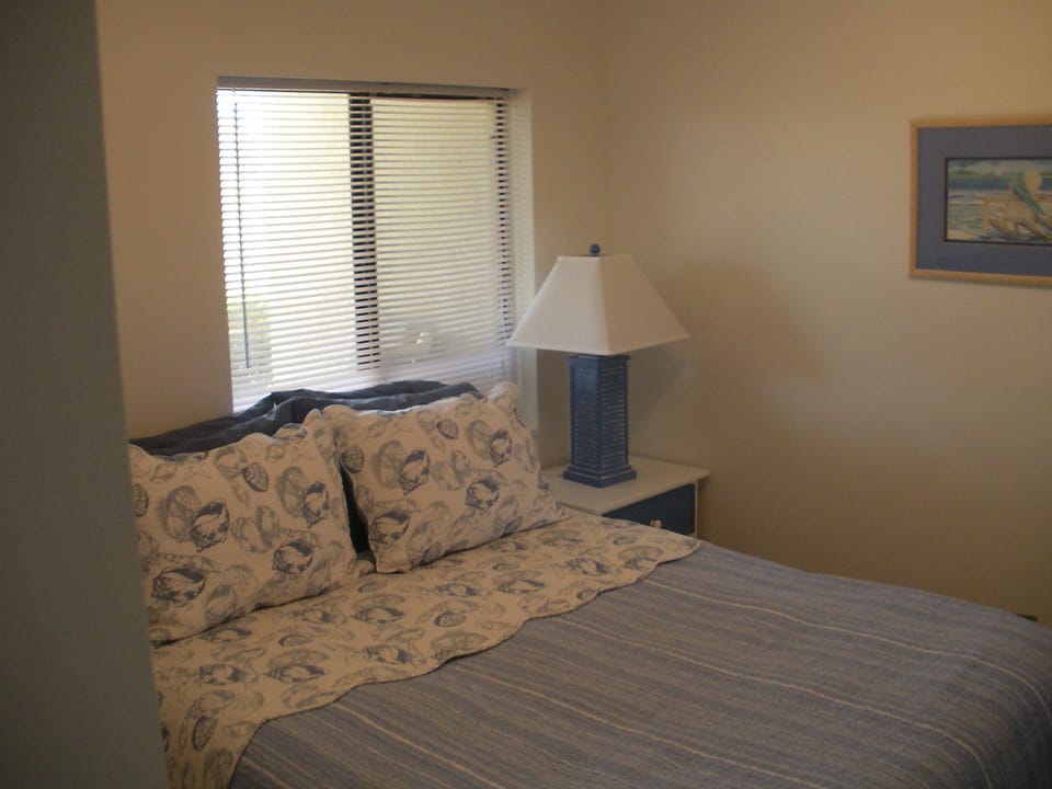 Queen Bedroom ...