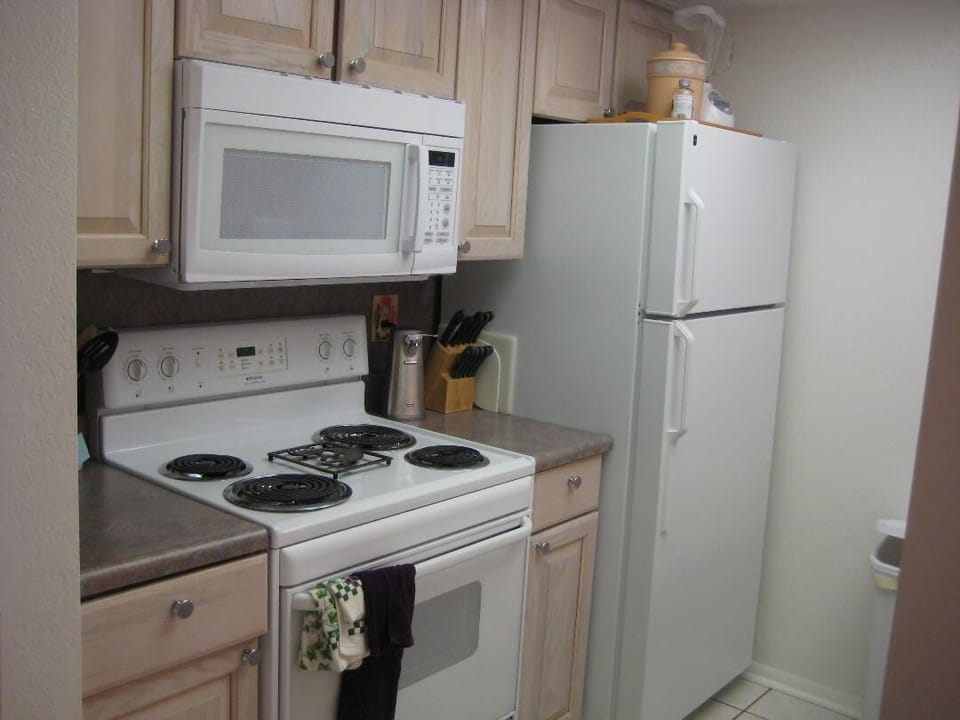 Fully equipped kitchen.