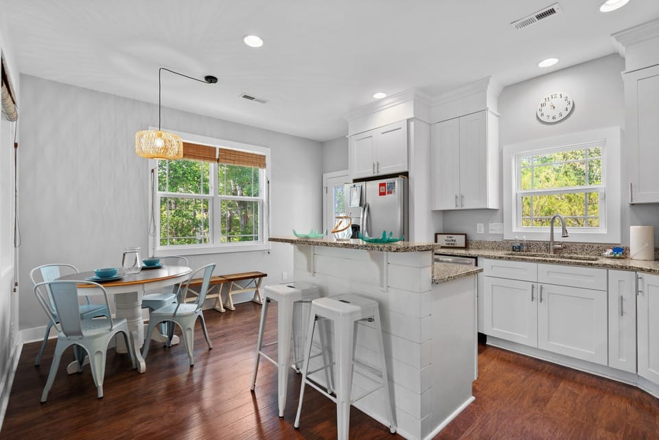 Enjoy your morning coffee at the eat-in kitchen table. 