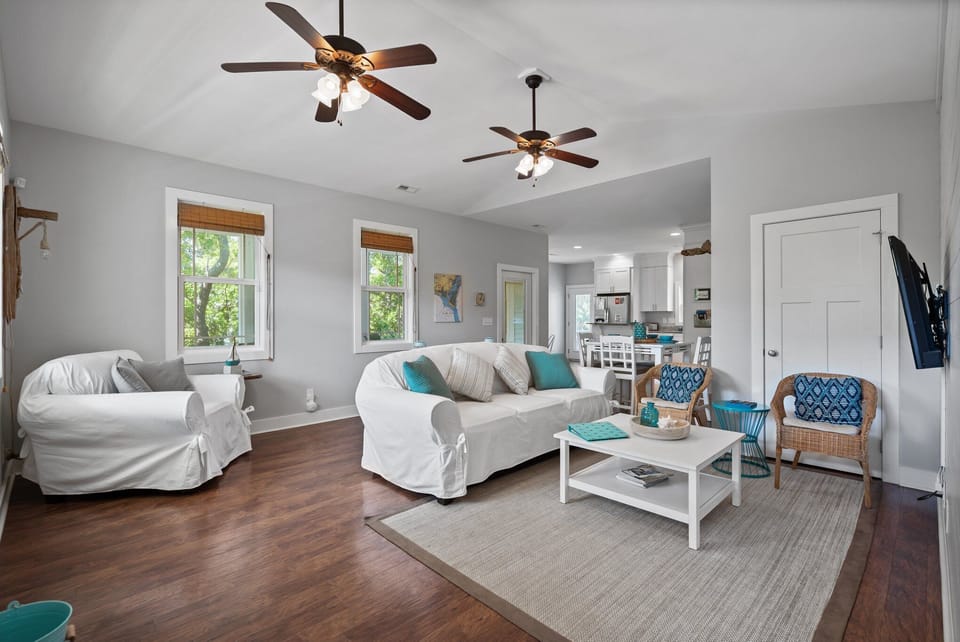 Comfortable living room. Puzzles & games located in the closet.