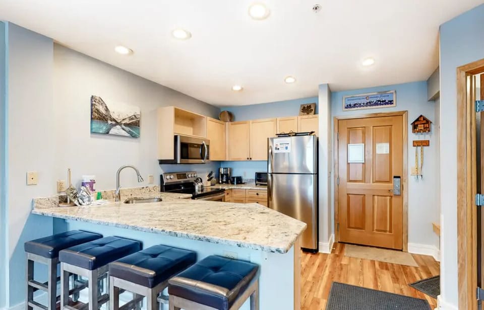Silver Mill Condos 1 Bedroom kitchen with breakfast bar