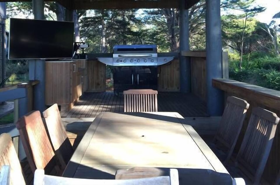 Bbq area under cover seating for 13 , tv , outdoor lounge , pool table 