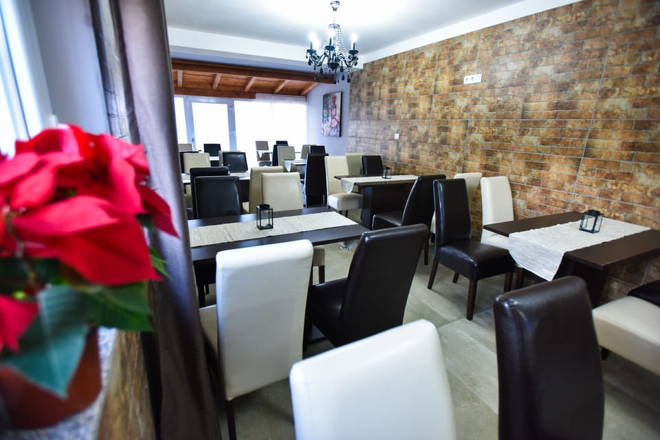 all my guest can have a breakfast in restoran area...;)