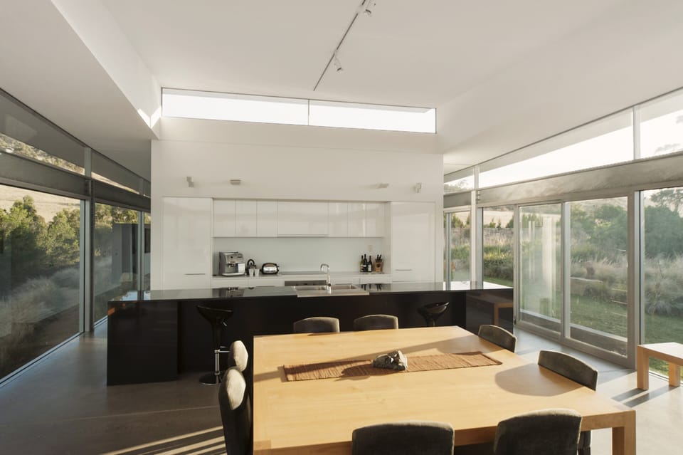 3.Kitchenanddiningtableforentertaining (1)_L-1744f306-a16c-4ebf-907e-9f838a87e451.jpg