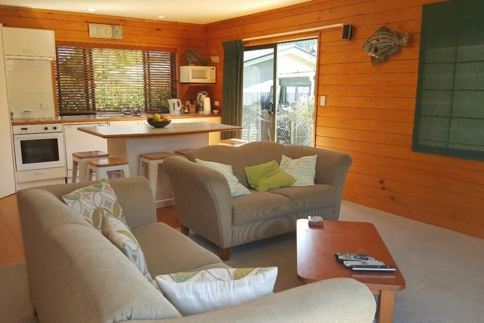 Kitchen Lounge Area
