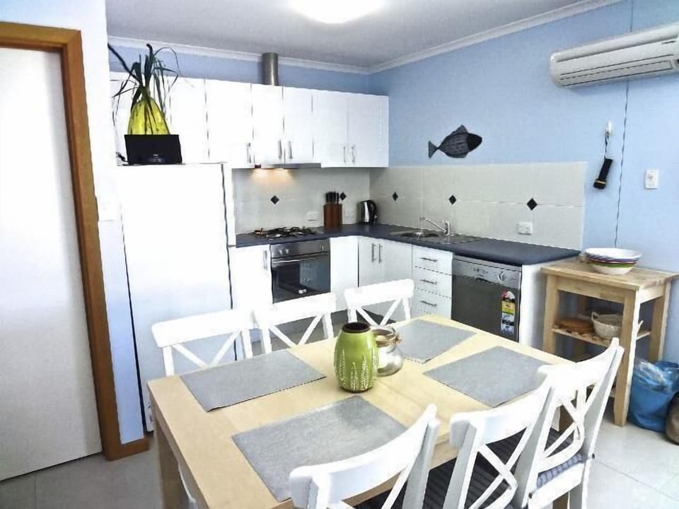 Kitchen & Dine Apt 2