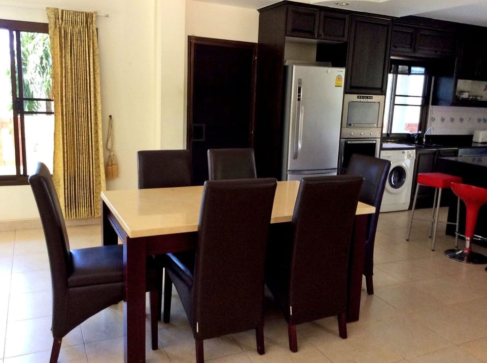 Dining for 6 persons