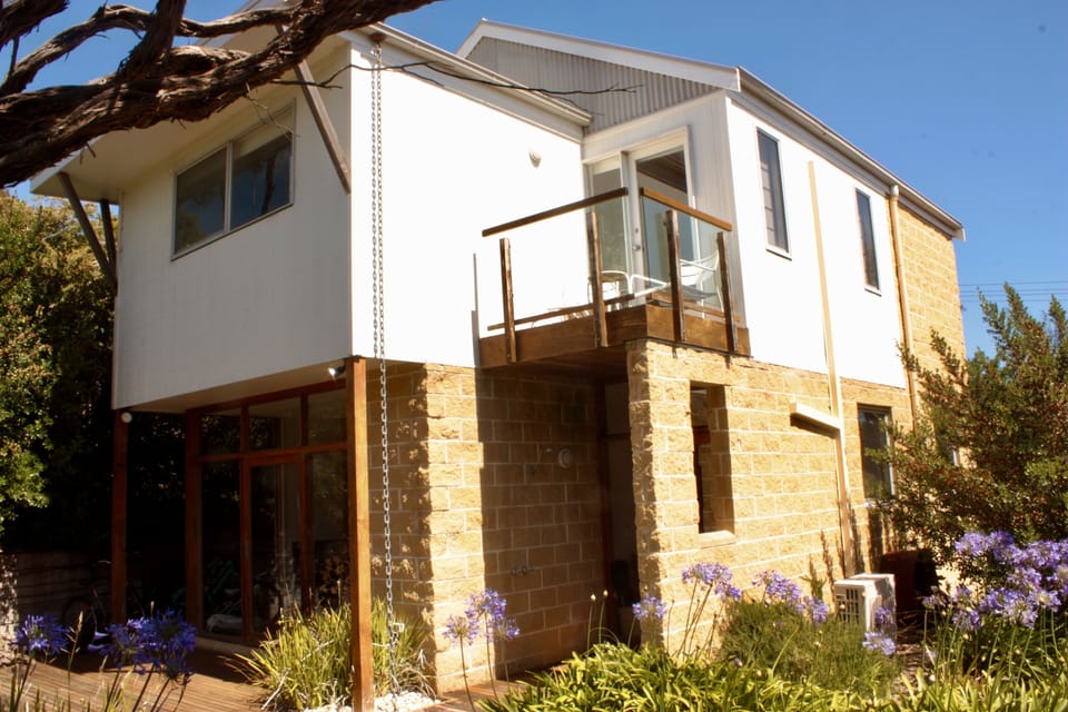 Architect-designed modern beach house 